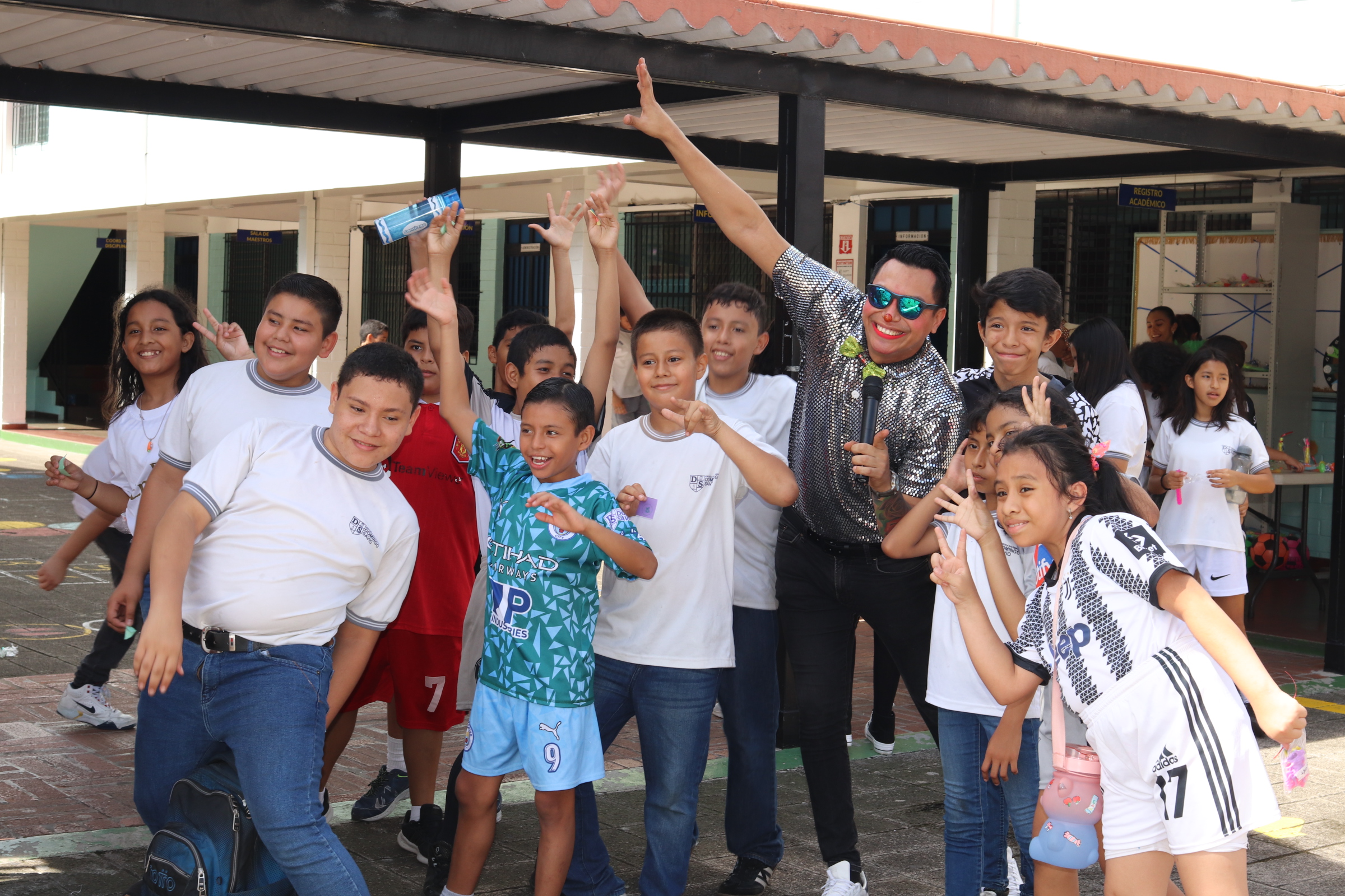 Celebración de los niños en Escuela Domingo Savio